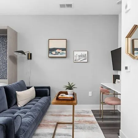 Studio Apt In The Center Of Downtown By Cozysuites